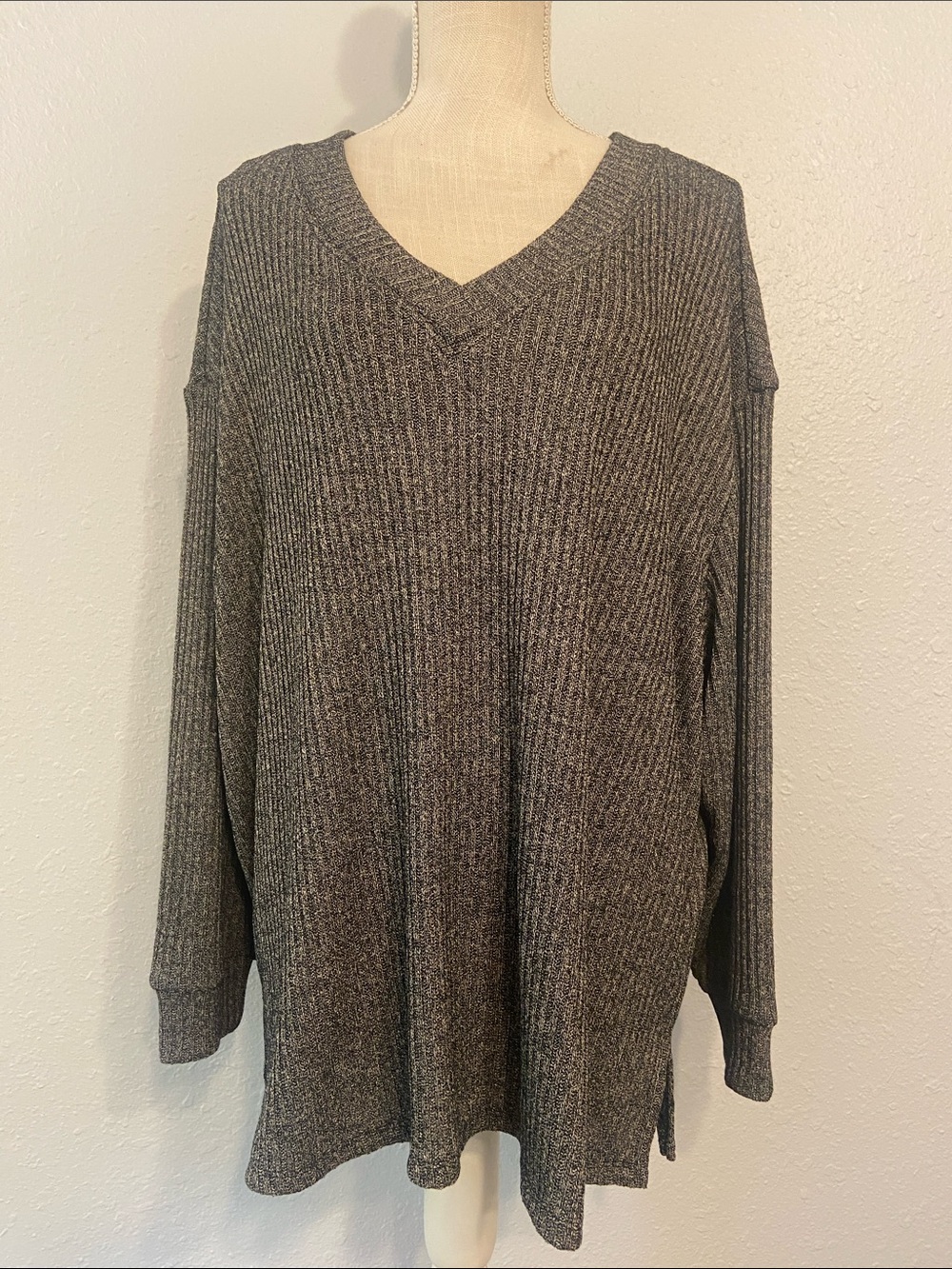 Torrid Black & White Marled Ribbed V-Neck Oversized Sweatshirt Size 1X NEW